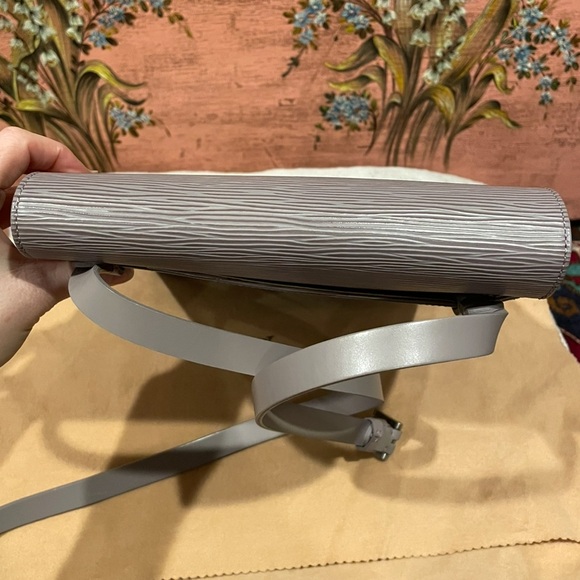 Louis Vuitton Lilac Epi Leather Ramatuelle Bag - Picture 15 of 16